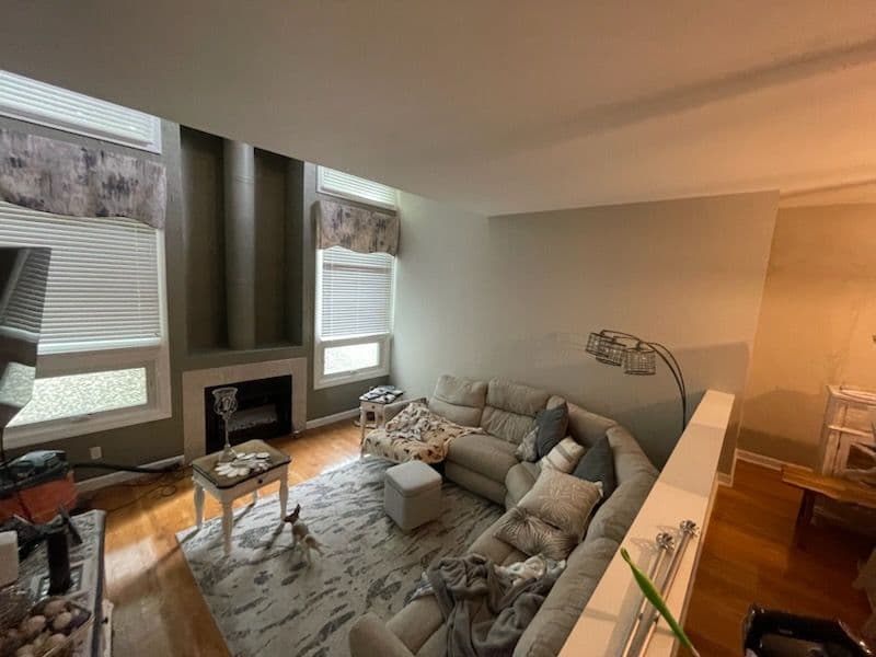 Gallery photos for Stunning Living Room and Fireplace Transformation: Image #3